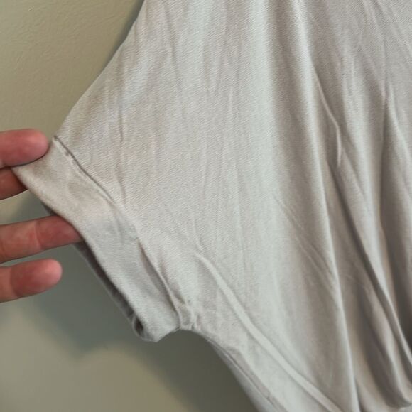 Double Zero Women's Surplice V-Neck Soft Casual Top. Size Medium - Picture 2 of 5